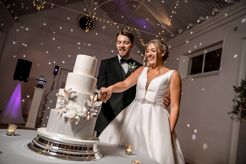 Grey and gold wedding cake.jpeg