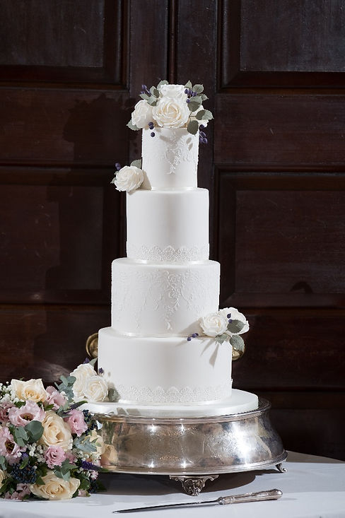 Ivory lace wedding cake.jpeg