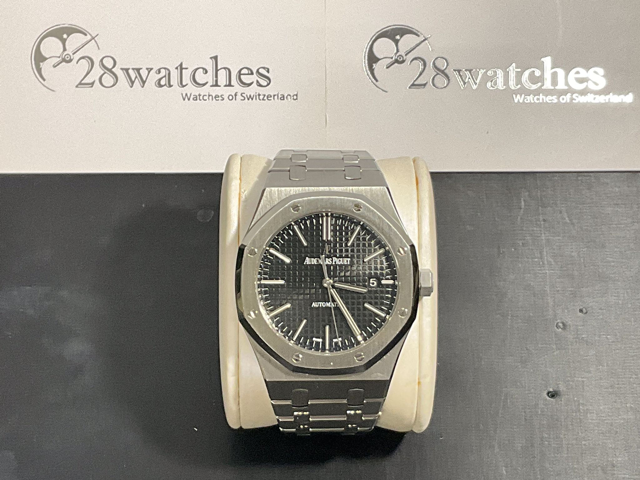 Pre-Owned Audemars Piguet RoyalOakSelfwinding 15400ST.OO.1220ST.01 Blk - Causew