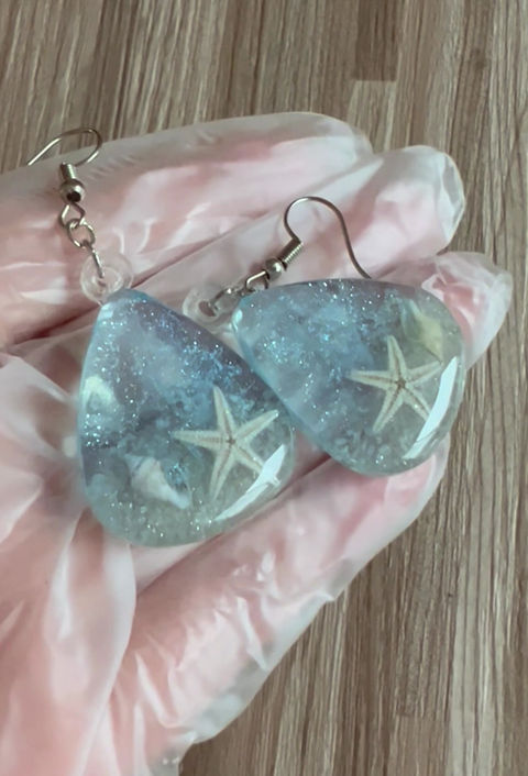 Thumbnail: Starfish Beach Scene Resin Earrings