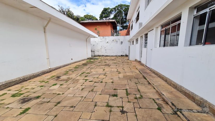 Ampla área externa lateral de casa à venda no Brooklin Paulista, São Paulo