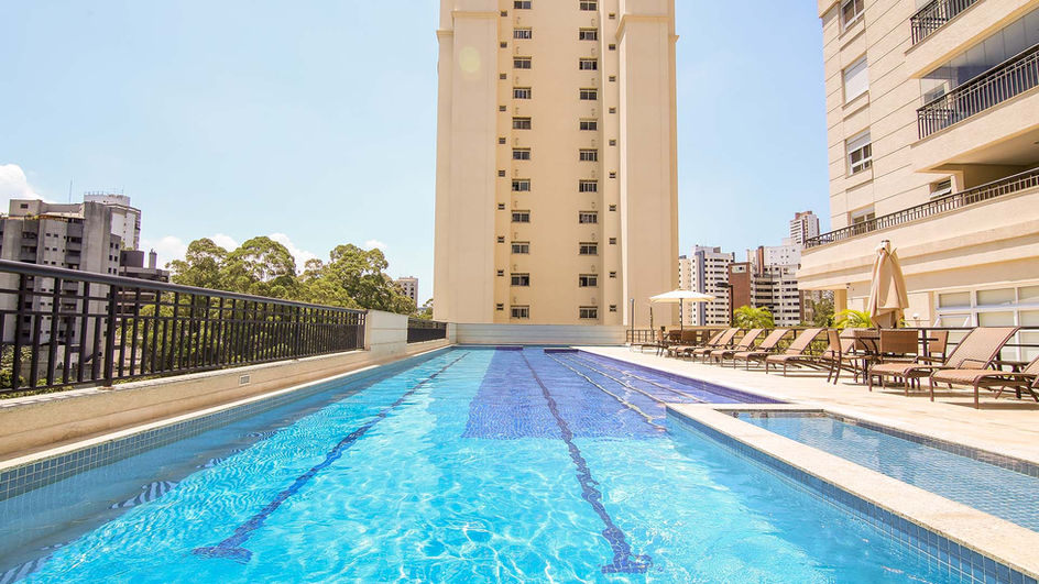 Piscina e área externa do condomínio Réservé 650