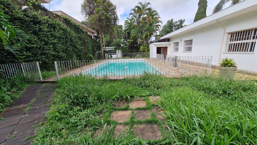 Piscina e área externa de casa à venda no Brooklin Paulista, São Paulo