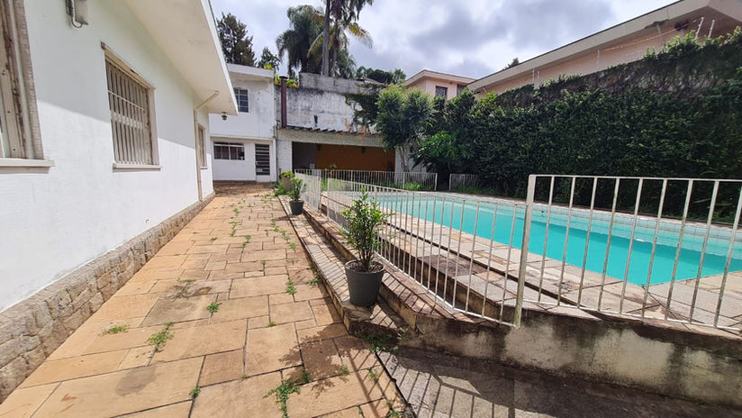 Piscina e jardim de casa térrea à venda no Brooklin Paulista, São Paulo