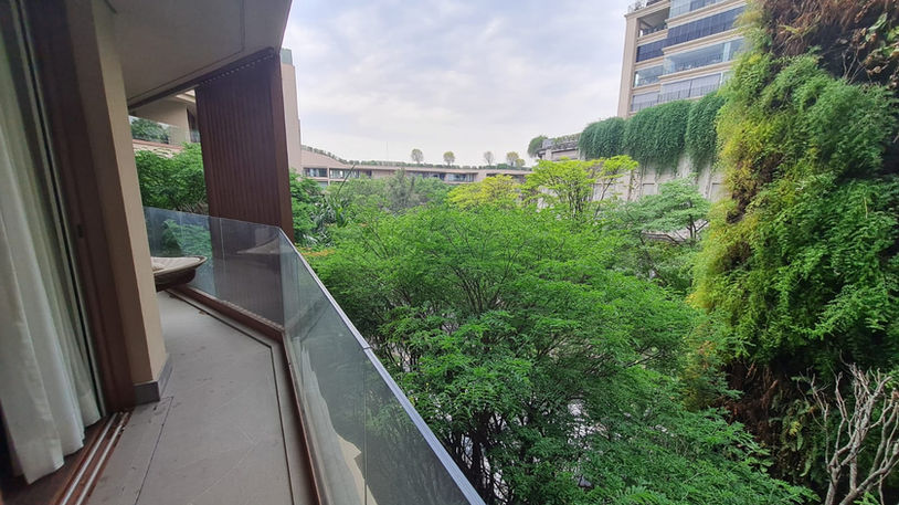 Varanda com vista para área verde e Shopping Cidade Jardim no Fasano Residence