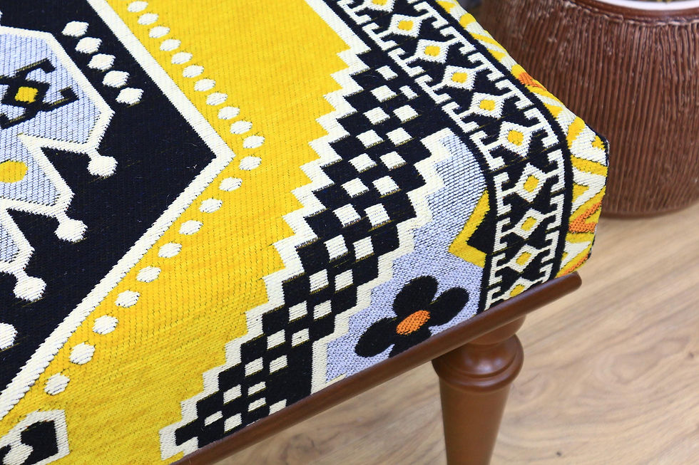 Miniature : Yellow Rug Upholstered Bench