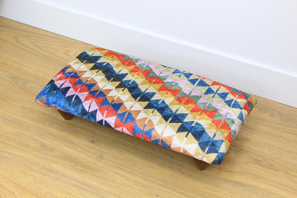 Miniaturbild: Antique Footbench