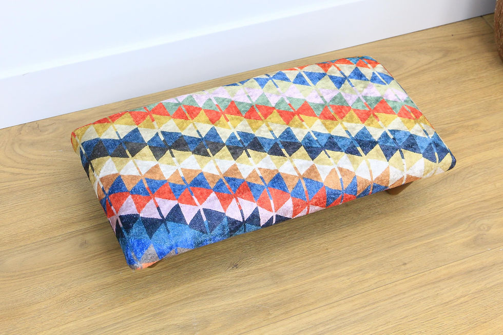 Miniaturbild: Antique Footbench