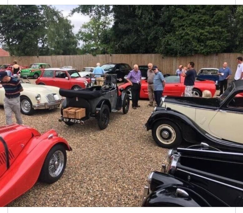 Classic Car Meet Up at Half Moon Windlesham (Monthly)