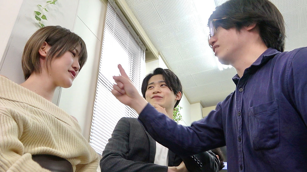 催眠術を勉強する男性