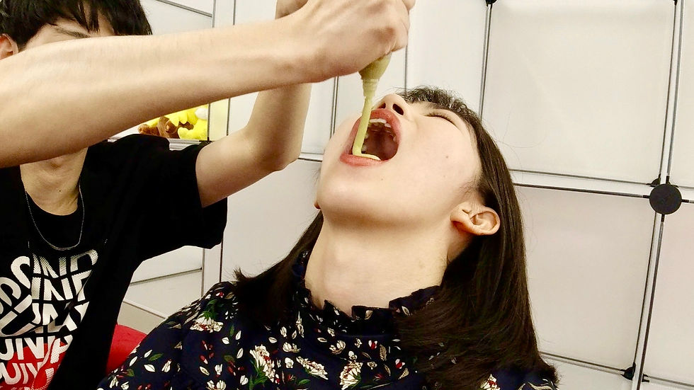ワサビが甘くなる催眠術にかかった女性