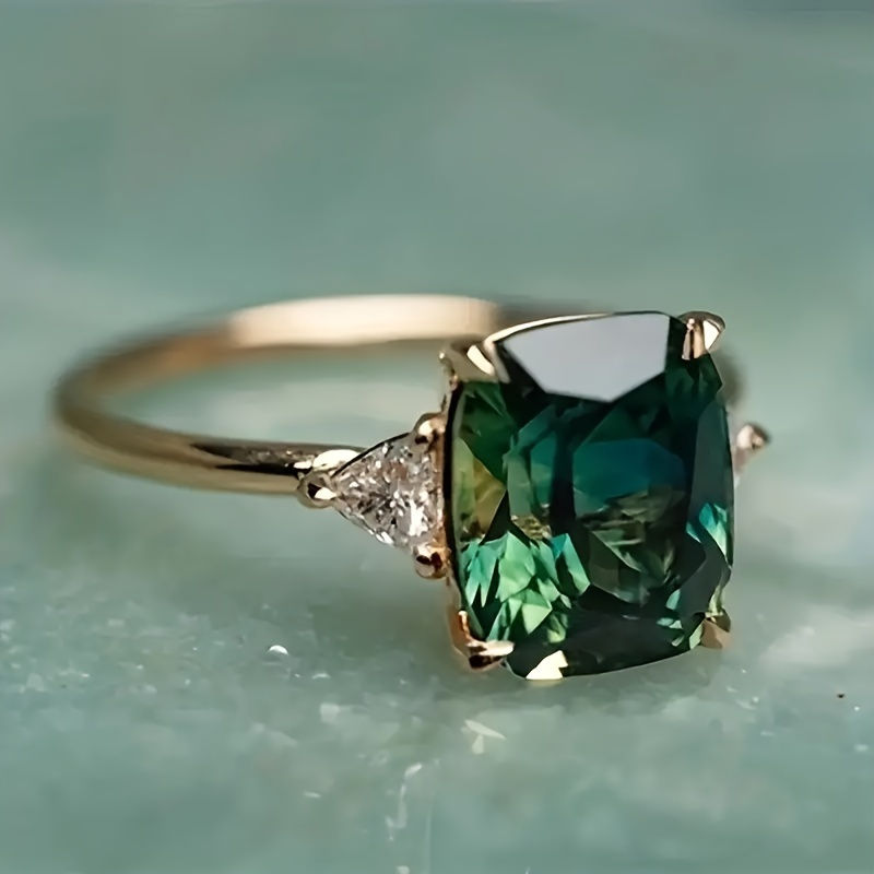 Elegant Cocktail Ring Inlaid Waterish Gemstone In Emerald Symbol Of Beauty And