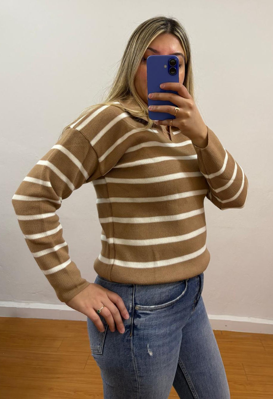 Küçük resim: Kahve Beyaz Çizgili Polo Yaka Kazak