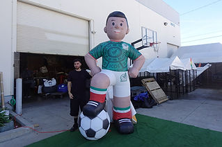 Jugador de Futbol Inflable con Camiseta El Tri 3mts