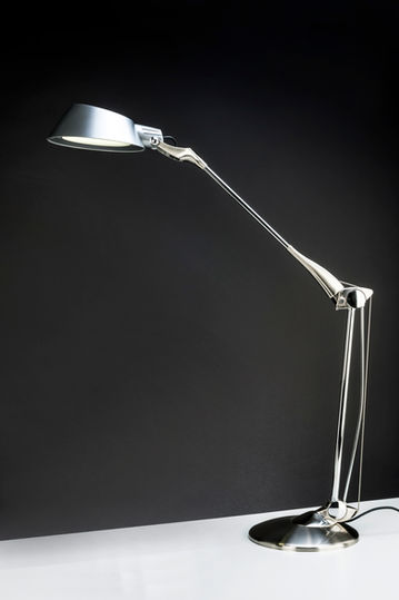 Lampada da tavolo cromata con braccio articolato realizzata per il catalogo Gruppo Relco – Segno Lecco.
Fotografia still life di Studio Fotografico Bozzini Milano per cataloghi, web e comunicazione aziendale.
fotografia still life Milano,
fotografo prodotti industriali,
fotografia catalogo illuminotecnico,
fotografia di prodotto per e-commerce,
fotografia aziendale Milano,
fotografia corporate,
fotografo industriale Lombardia,
fotografia per cataloghi aziendali,
studio fotografico Bozzini,
fotografia design e luce.