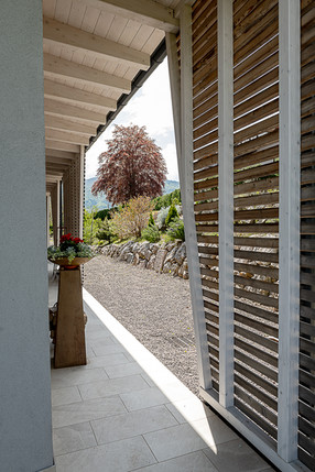Fotografia di interni e architettura per Luxury Chalet Pinocchio a Brentonico (Trento). Vista panoramica e interior design contemporaneo realizzati da Studio Bozzini Milano.	
•	fotografo di interni Milano
	•	fotografo interni Trento
	•	fotografia architettura luxury
	•	fotografo hotel e resort
	•	fotografia interni chalet di lusso
	•	fotografo interior design Italia
	•	fotografia case vacanza e spa
	•	luxury interior photography
	•	fotografia architettura e paesaggio
	•	Studio Fotografico Bozzini Milano
