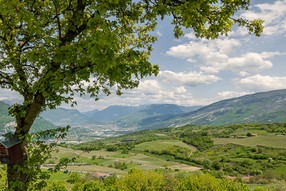 Fotografia di interni e architettura per Luxury Chalet Pinocchio a Brentonico (Trento). Vista panoramica e interior design contemporaneo realizzati da Studio Bozzini Milano.	
•	fotografo di interni Milano
	•	fotografo interni Trento
	•	fotografia architettura luxury
	•	fotografo hotel e resort
	•	fotografia interni chalet di lusso
	•	fotografo interior design Italia
	•	fotografia case vacanza e spa
	•	luxury interior photography
	•	fotografia architettura e paesaggio
	•	Studio Fotografico Bozzini Milano

