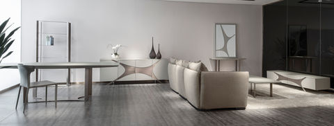 Ambiente living fotografato per catalogo Deborah Furniture Guangzhou – Studio Bozzini Milano, fotografia interior design e arredo contemporaneo.