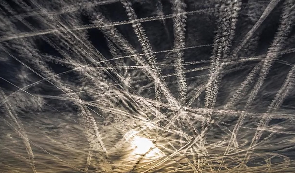 Pictured Above: These are chemtrails...these are not CONtrails