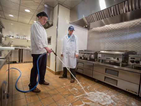 廚房地板安全方案|免沖洗技術瓦解深層油脂