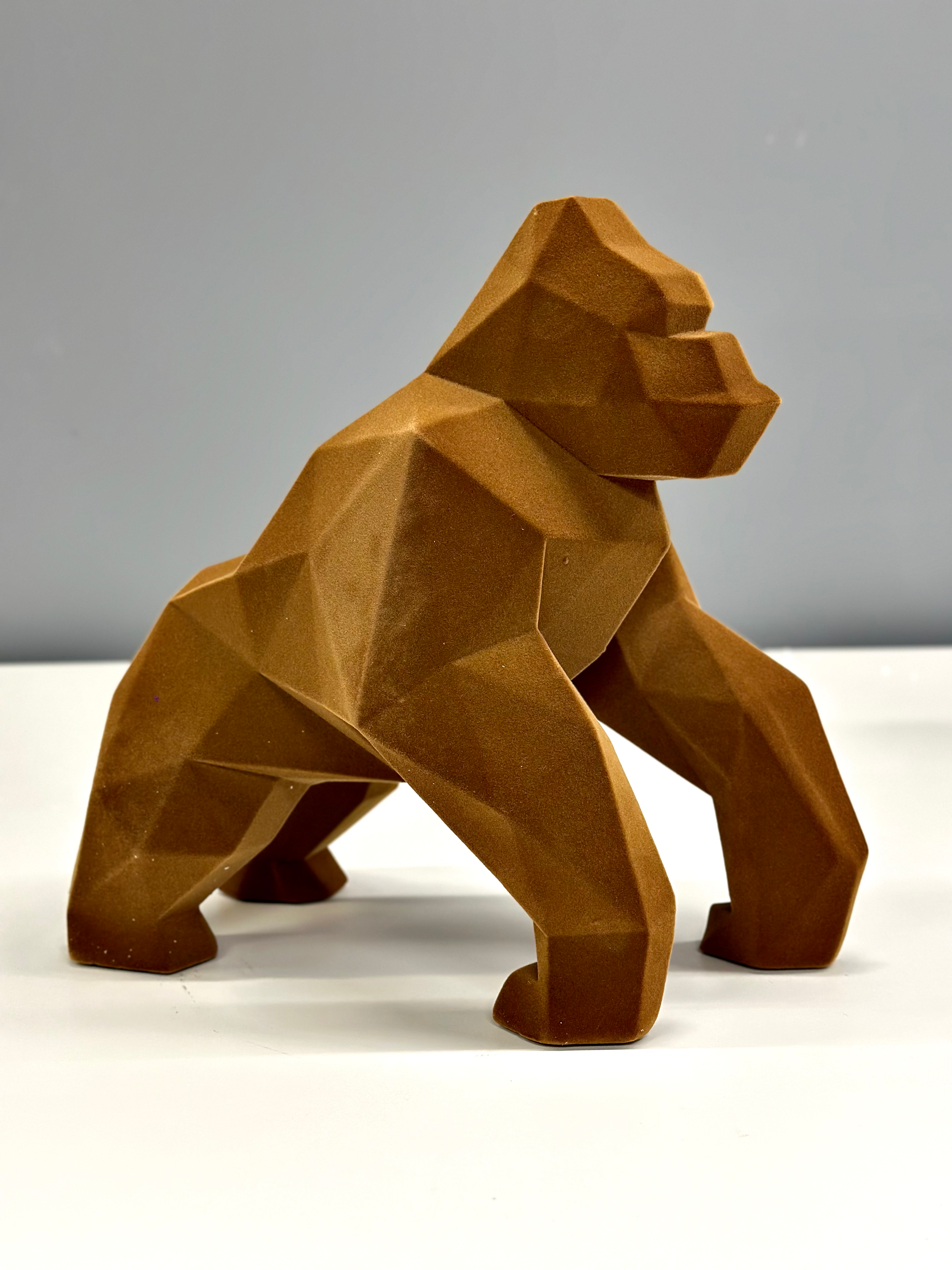 Modern Geometric Gorilla Statue – Earth-Tone Brown Art Decor