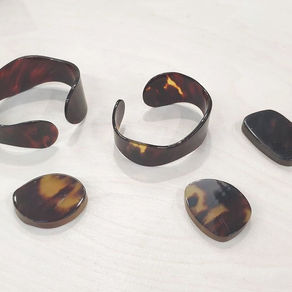 Bracelets manchettes en écaille de tortue véritable / Genuine tortoise shell cuffs