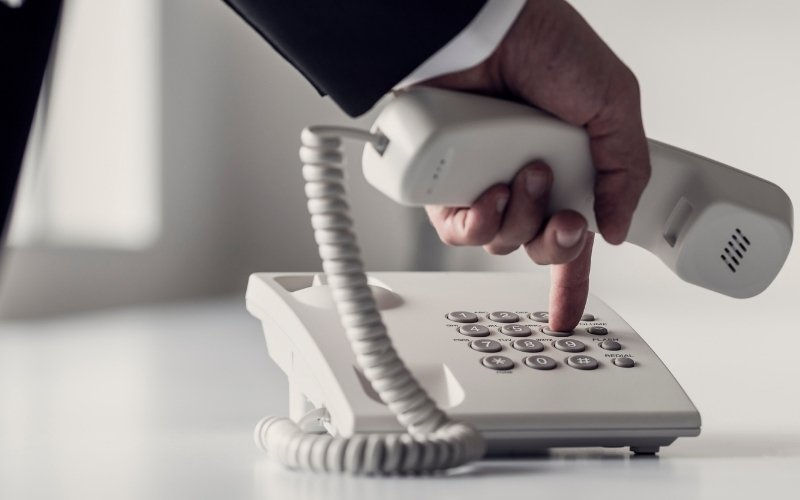 Thực hiện các cuộc gọi dịch vụ của các doanh nghiệp kinh doanh giải trí với đầu số 1-900
