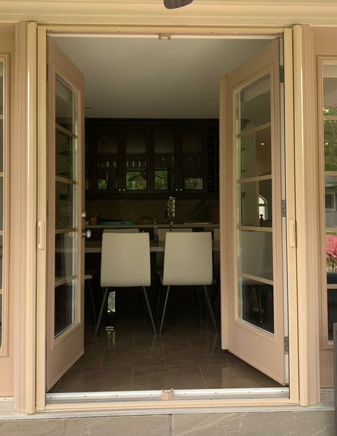 Retractable Single Door Screen in Mississauga