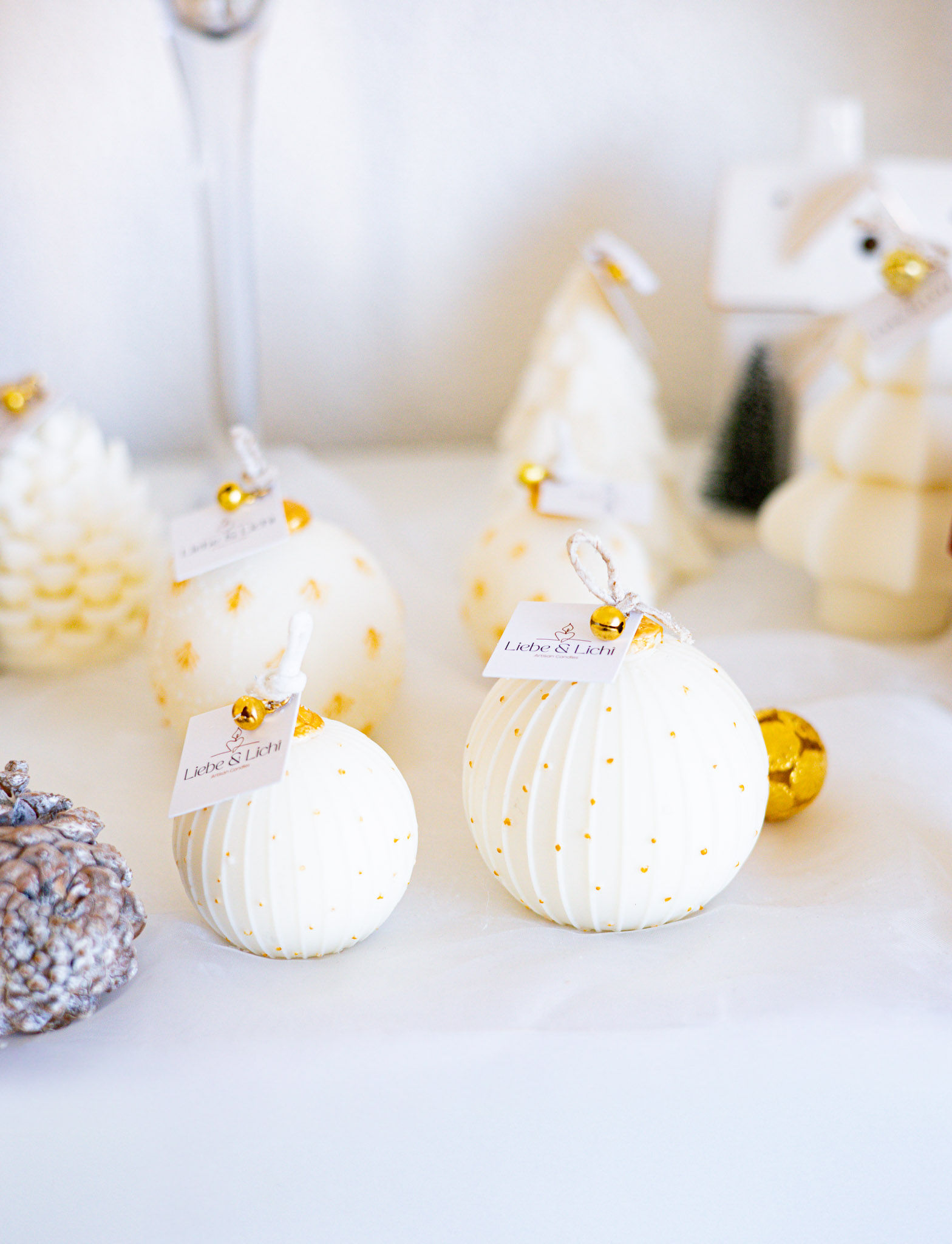 Weihnachtskugel-Kerze Punkt: Elegante Deko