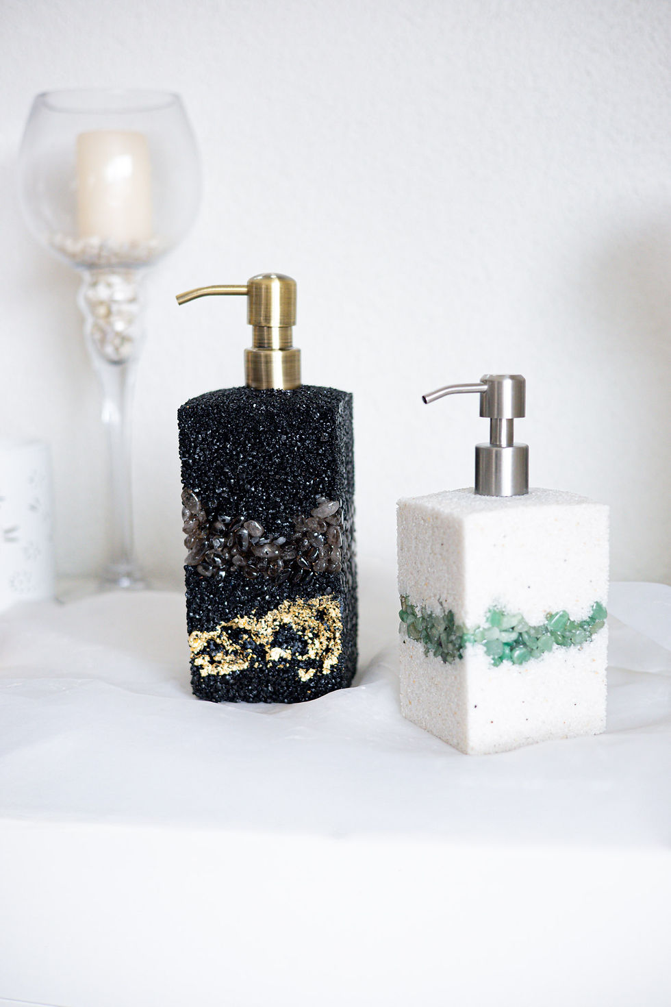 Miniaturbild: Design Seifenspender Klein aus Naturstein – Luxus für Ihr Badezimmer