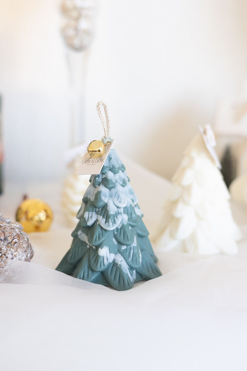 Miniature : Design-Kerze „Leaf Pine“: Festliche Tanne