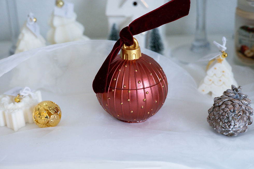 Miniaturbild: Royal Edition: Kerze in Form einer Weihnachtskugel