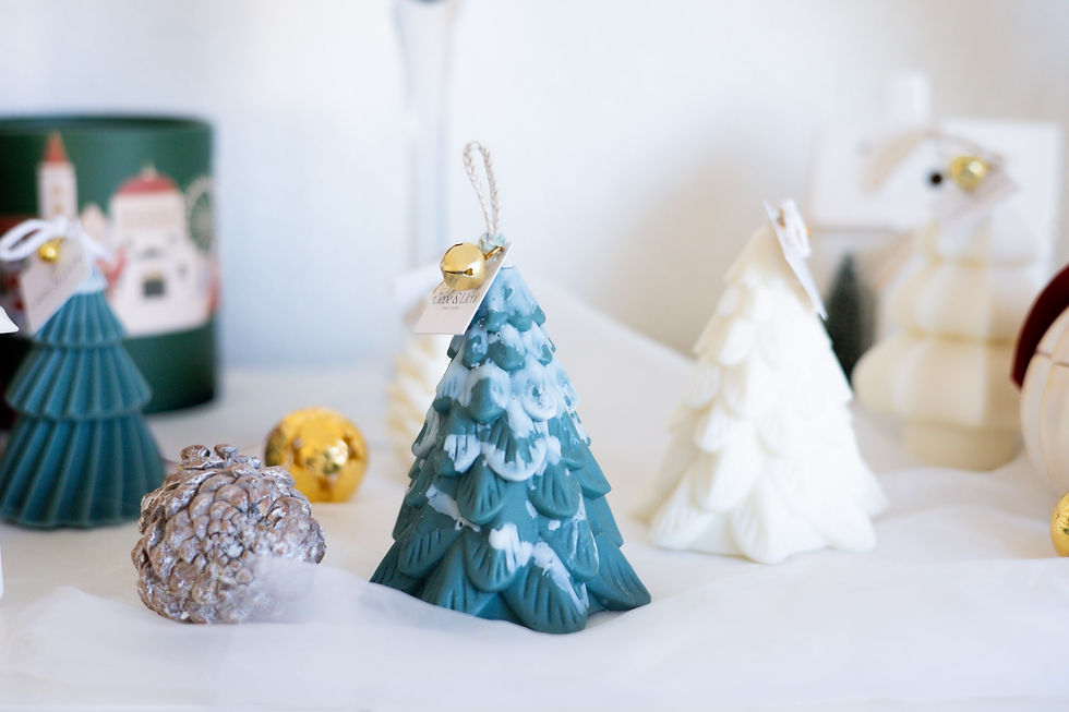 Miniature : Winterkerze „Leaf Pine“ – Edle Tannenform