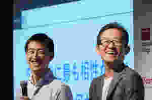 笑顔を見せる長谷川氏、松田氏