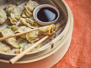 POLLO AL VAPORE E FUNGHI NERI JIAOZI