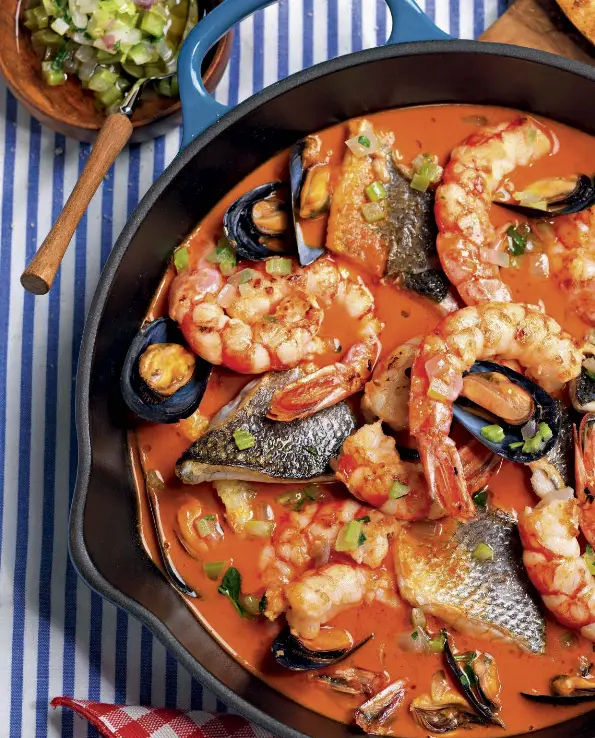 ZUPPETTA DI BRANZINO, COZZE E GAMBERI