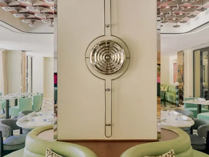 Un hotel moderno, radicale