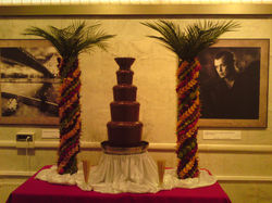 Шоколадный фонтан, фруктовые пальмы