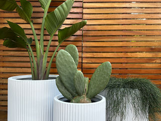 BRUNNINGS SNOW FLUTED FIBRECLAY PLANTER WHITE