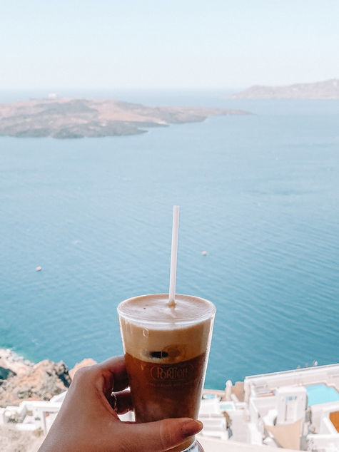 Como pedir seu café em Santorini, na Grécia