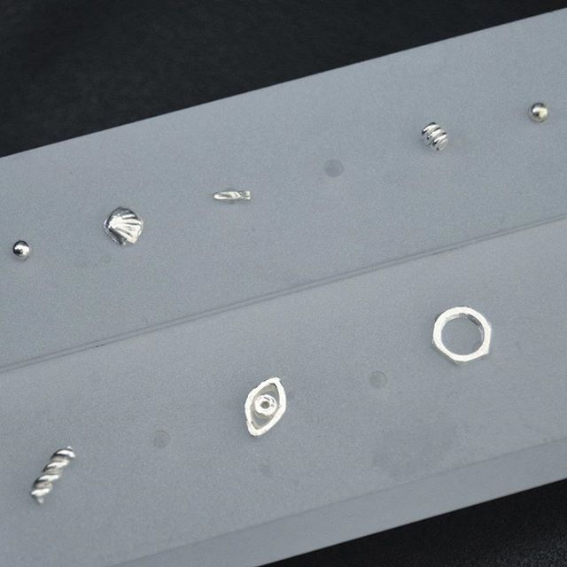 Thumbnail: Um earring