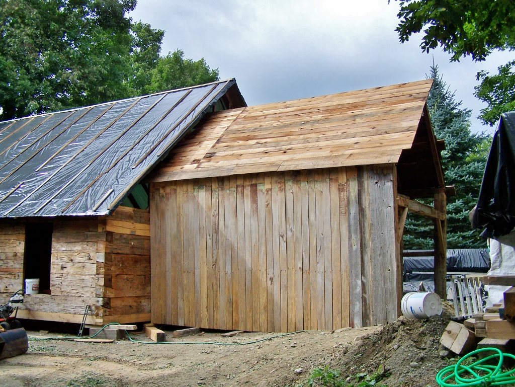 Chestnut Timbered Corn Crib Green Mountain Timber Frames