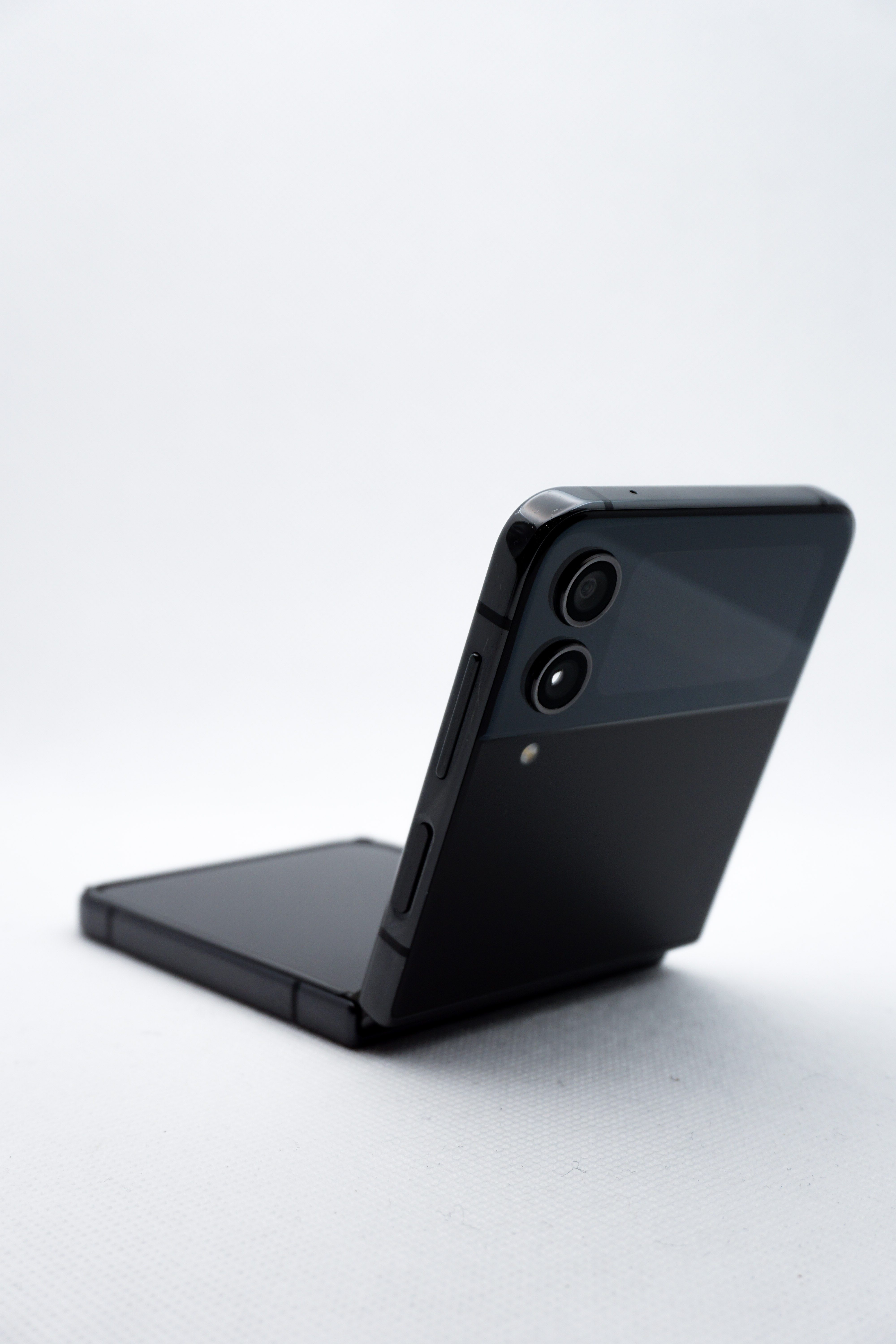 Samsung Z Flip 4 256GB - Graphite