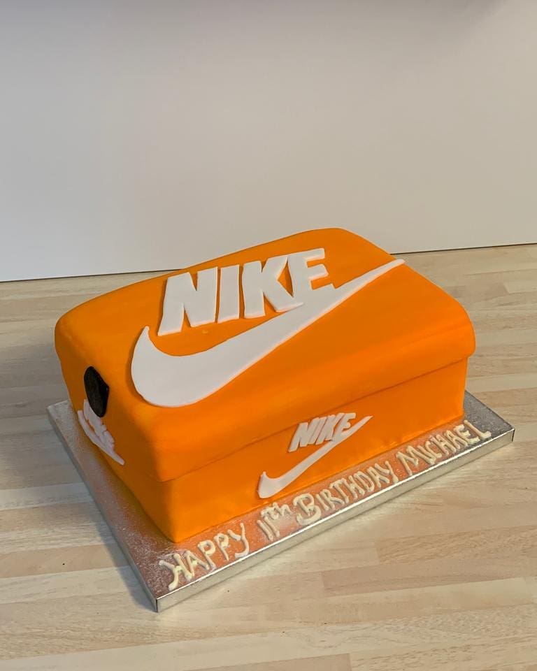 19 Photos Inspirational Lewisham Cake Box