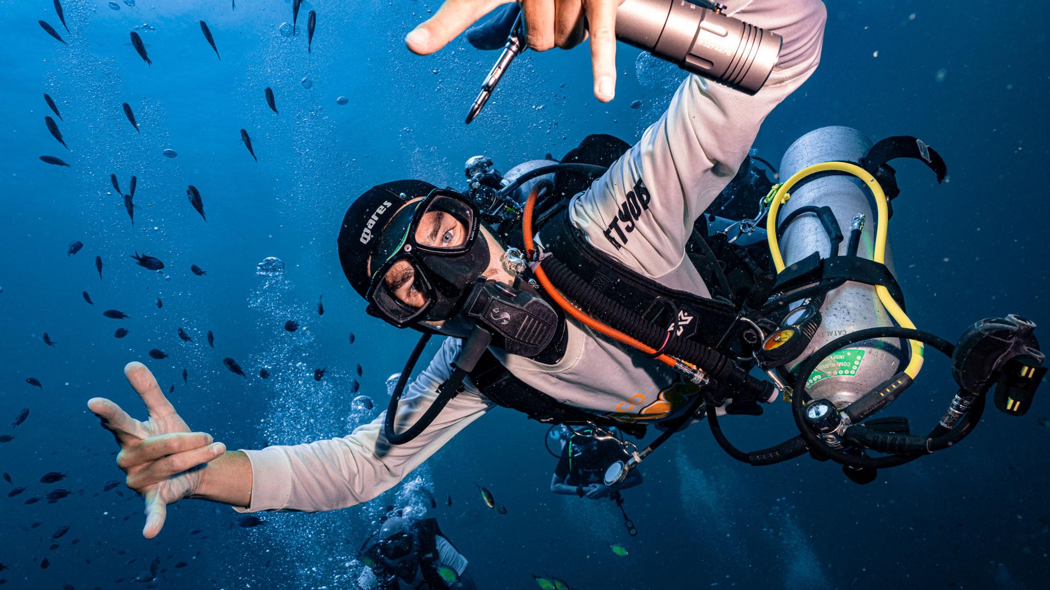 2 DAYS / 2 NIGHTS (8 dives) Option 1