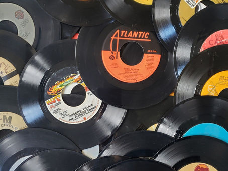 A Nostalgia dos Anos 80: Os Clássicos Musicais que Marcaram uma Década Inesquecível