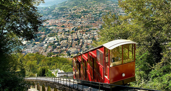 Divertiti con il geocaching (geocaching.com/play) o noleggia una mountain-bike in vetta per un’avventura su due ruote.