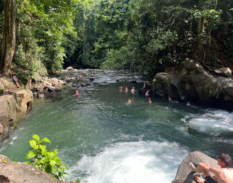 El Salto rope swing waterfall in La Fortuna