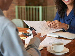 Contrato de Compra e Venda com Reserva de Domínio. Prática comercial que dá segurança ao vendedor.