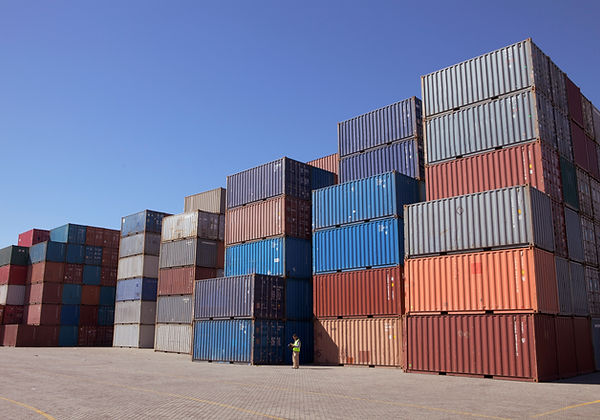Container vận chuyển xếp chồng